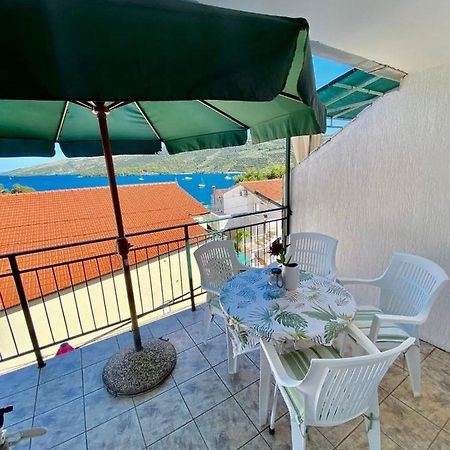 Apartmani Ines مارينا المظهر الخارجي الصورة