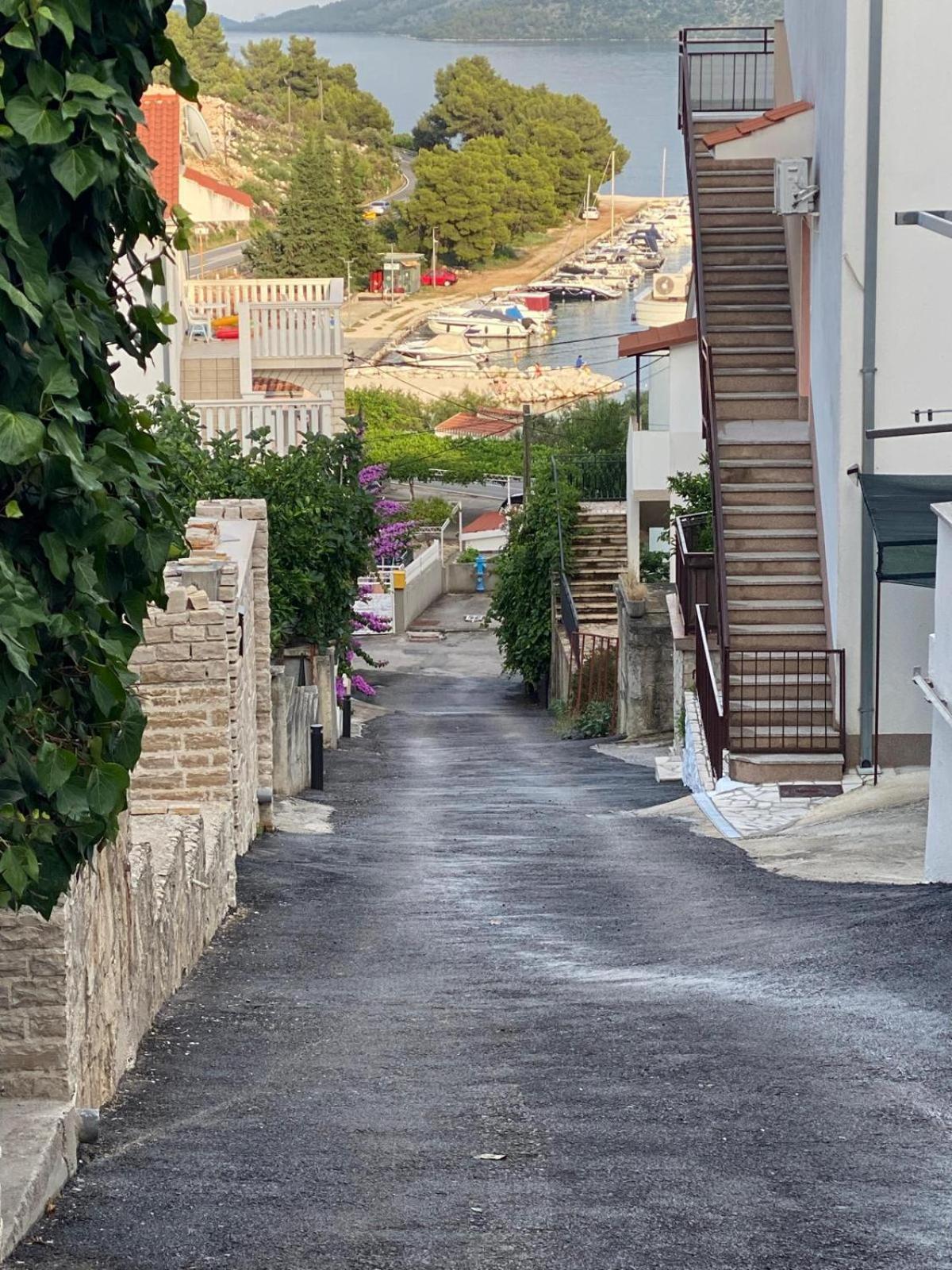 Apartmani Ines مارينا المظهر الخارجي الصورة