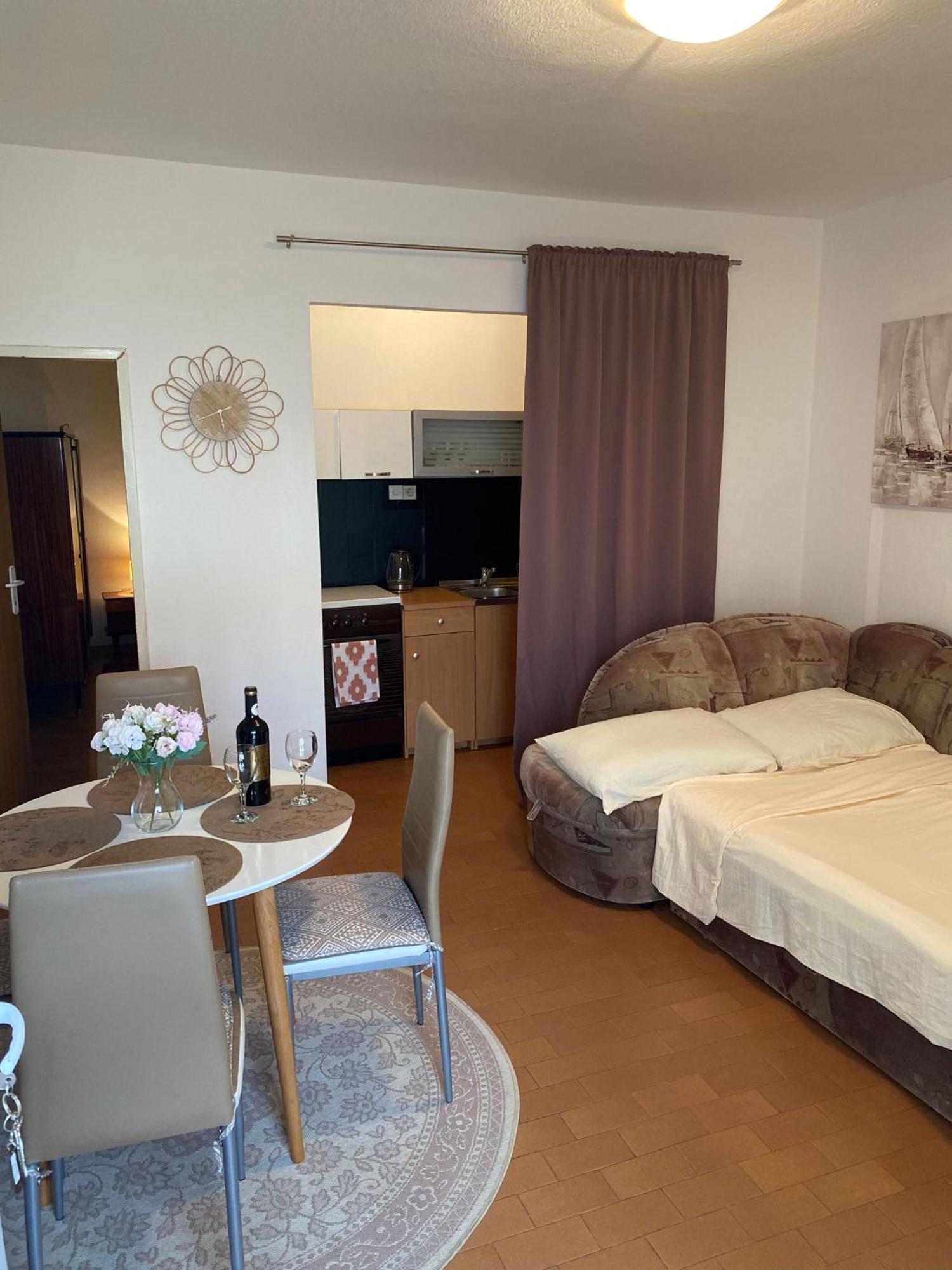 Apartmani Ines مارينا المظهر الخارجي الصورة
