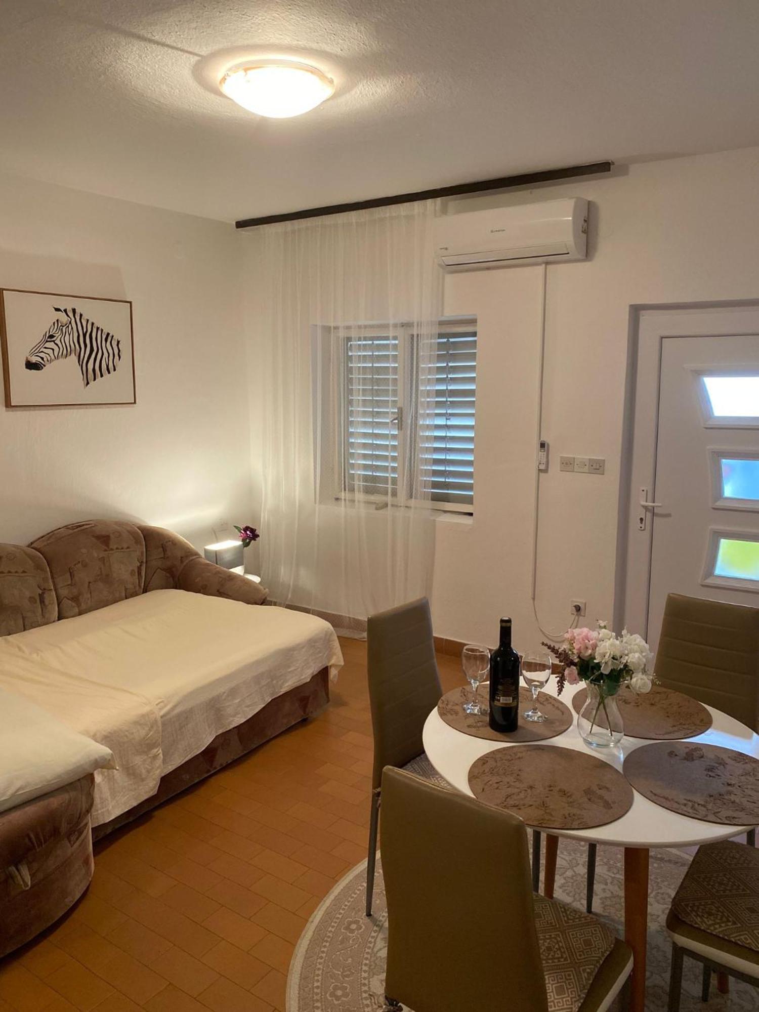 Apartmani Ines مارينا المظهر الخارجي الصورة